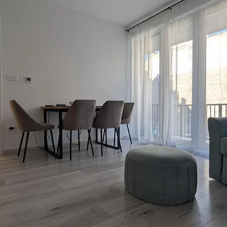 Apartment Free Parking!! Nap22